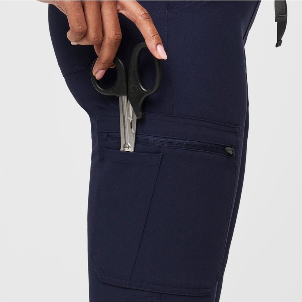 Figs Yola Skinny Scrub Pants - Picture 5 of 8